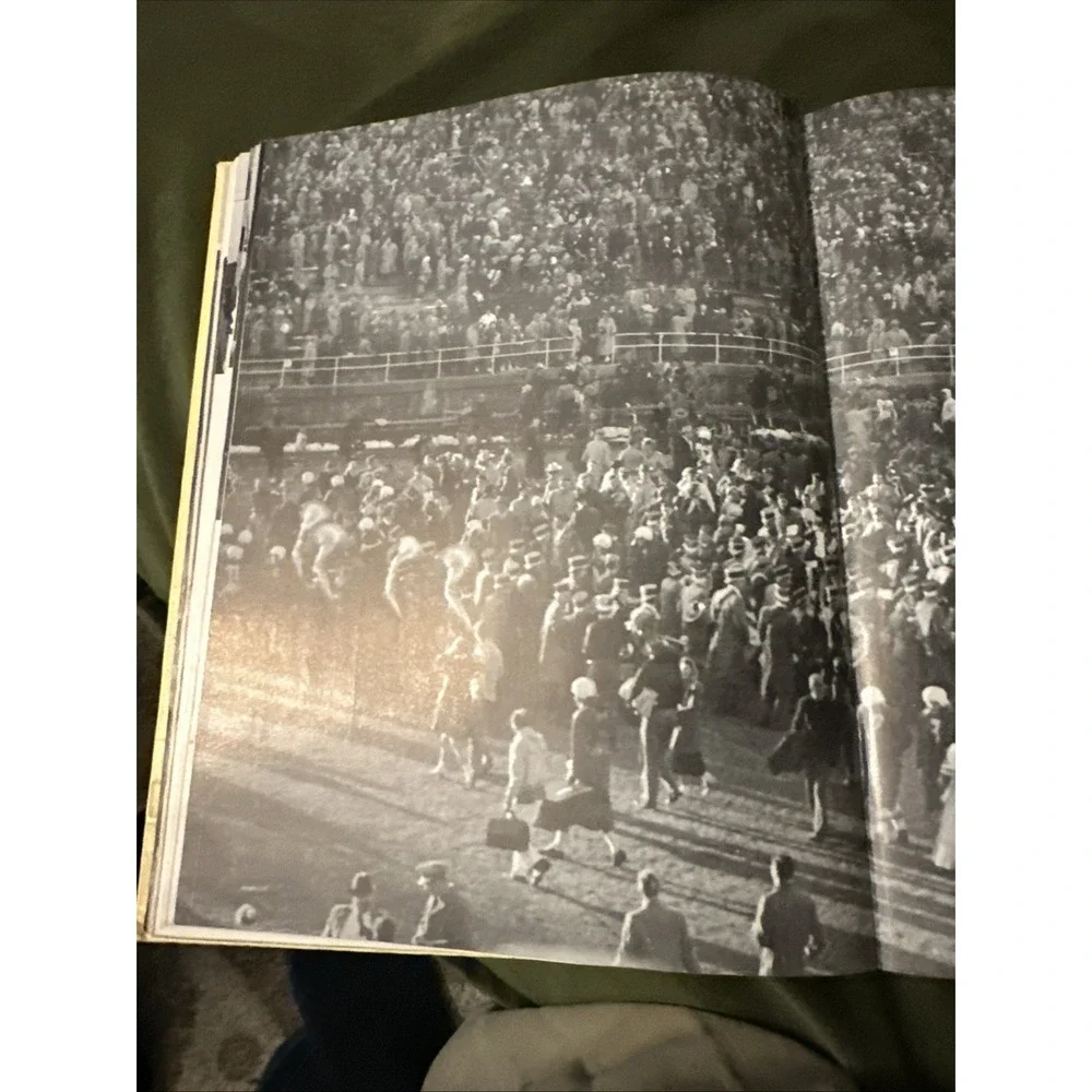 1952 RAZORBACK Yearbook - University of Arkansas - Fayetteville, AR